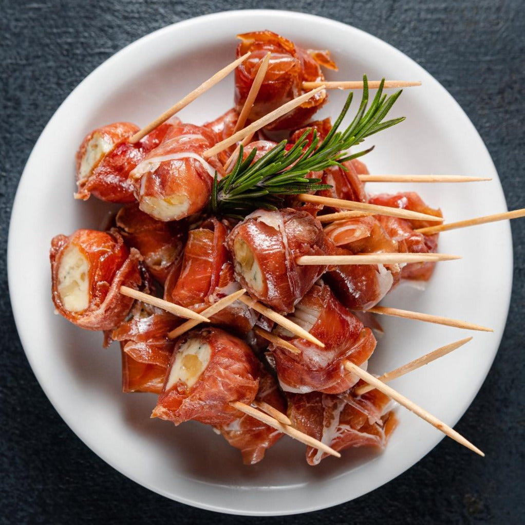 PINCHOS DE QUESO AZUL Y JAMÓN CRUDO