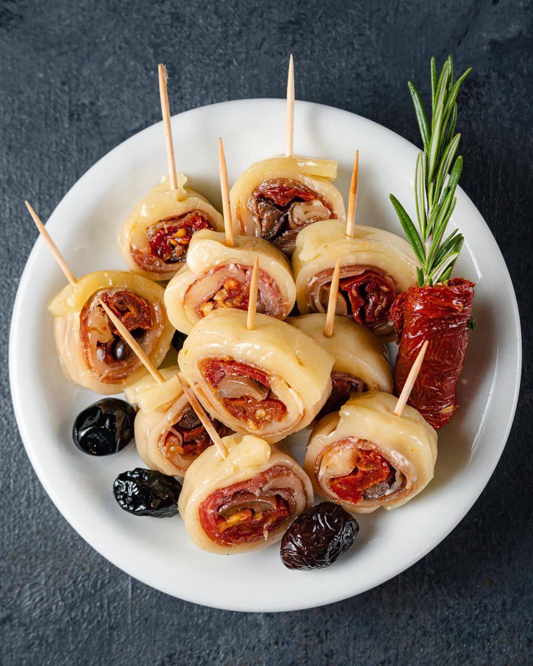 SFOGLIAS CON JAMÓN CRUDO, TOMATES SECOS Y ACEITUNAS 150g