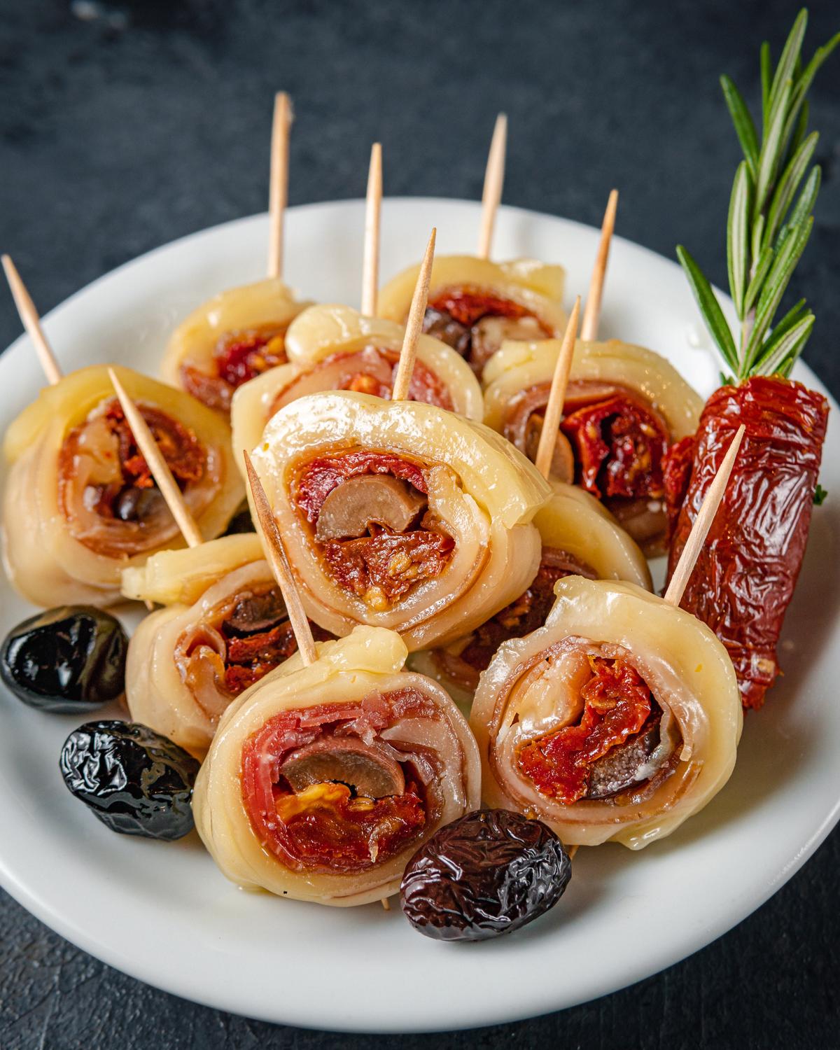 SFOGLIAS CON JAMÓN CRUDO, TOMATES SECOS Y ACEITUNAS 150g