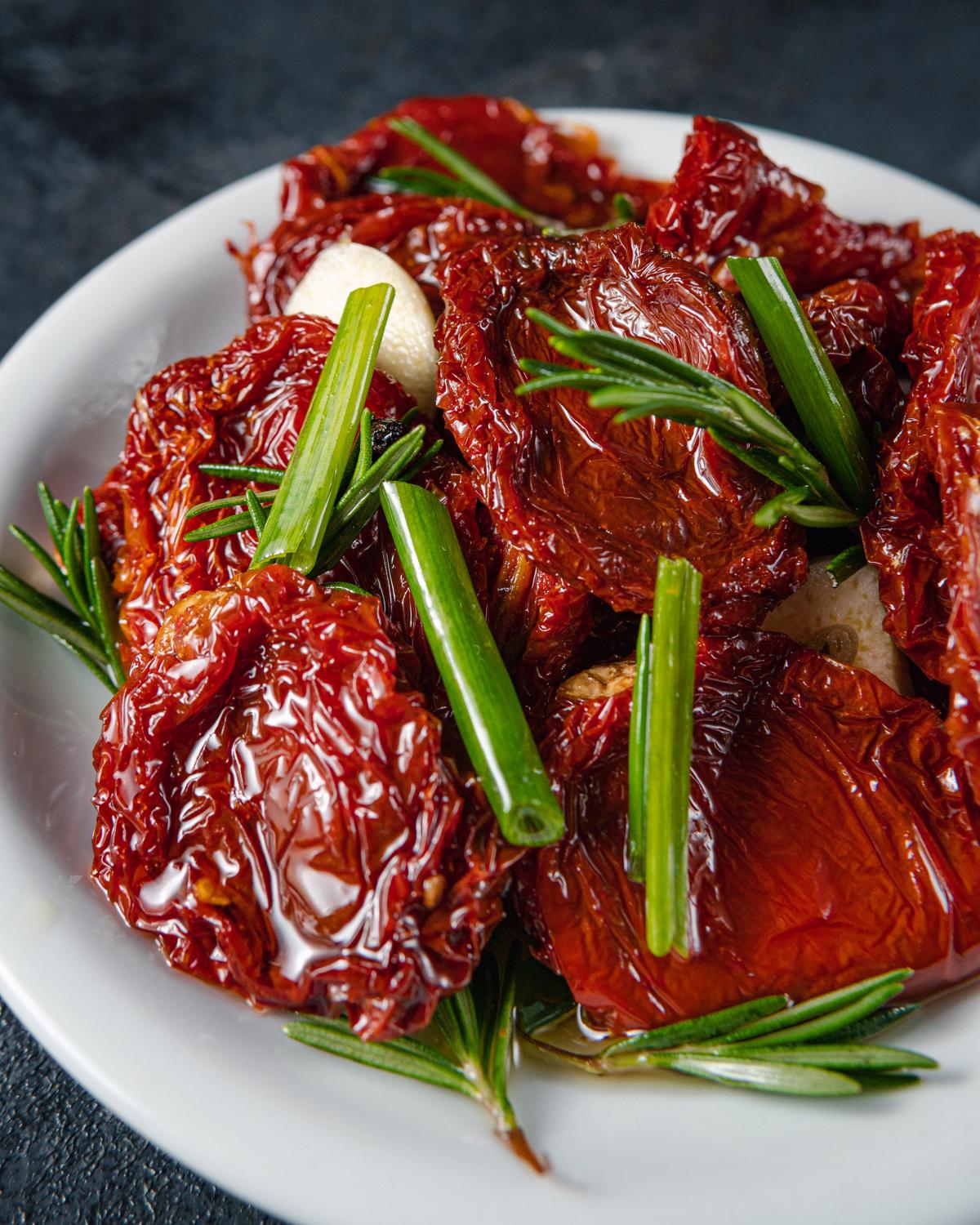 TOMATES SECOS EN OLIVA CON HIERBAS 150g